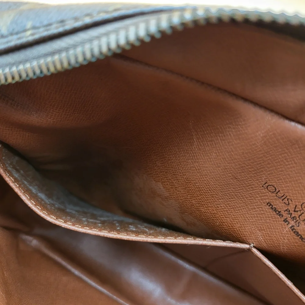 LOUIS VUITTON Compaigne 28 Monogram Leather Clutch..Authentic.. - Picture 12 of 16